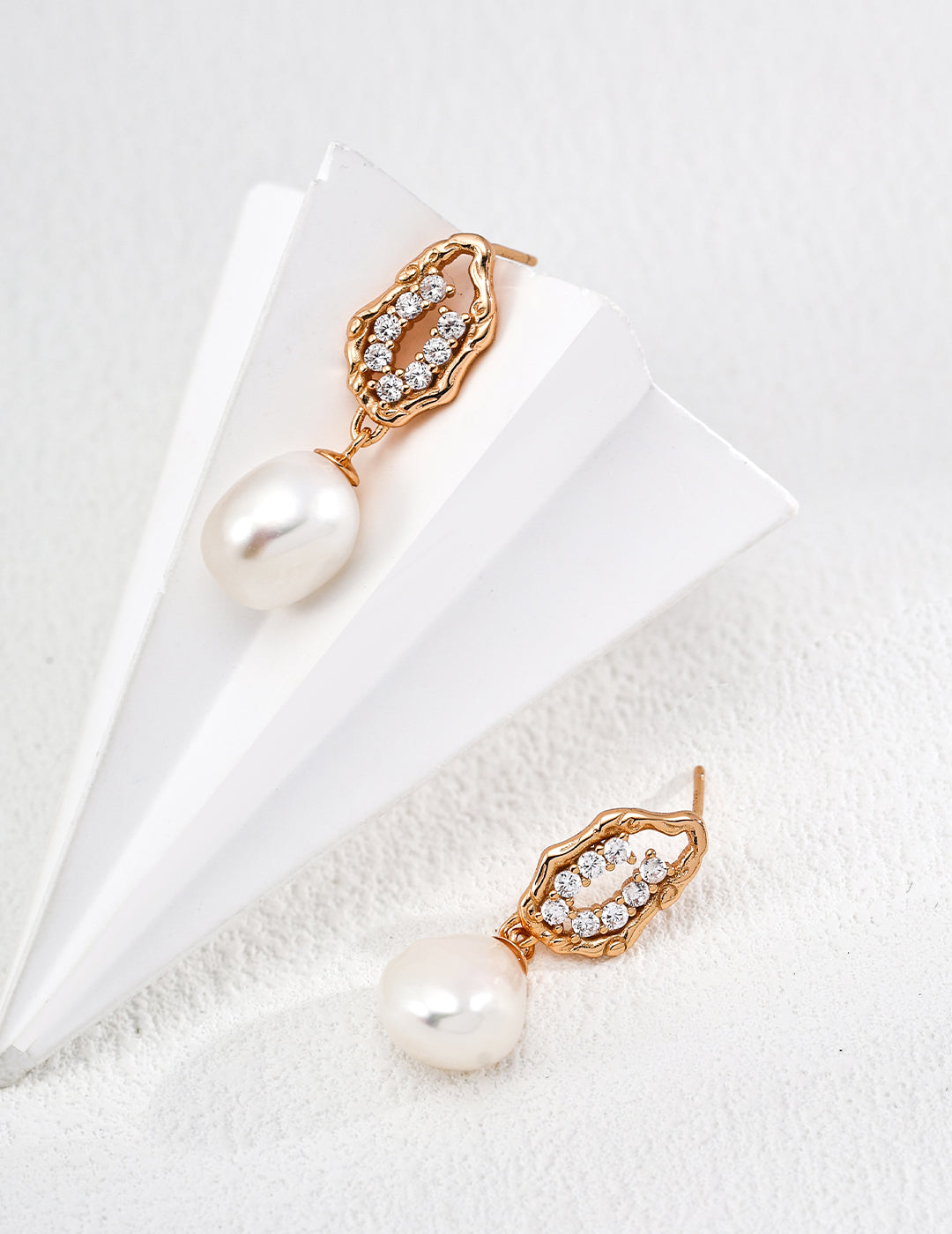 Honey Whisper|Natural Pearl & Zircon Earrings
